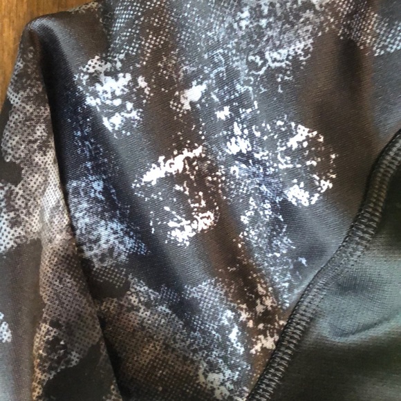 NWT!!  2T. UA Big Logo camo sleeves print hoodie - Picture 5 of 5